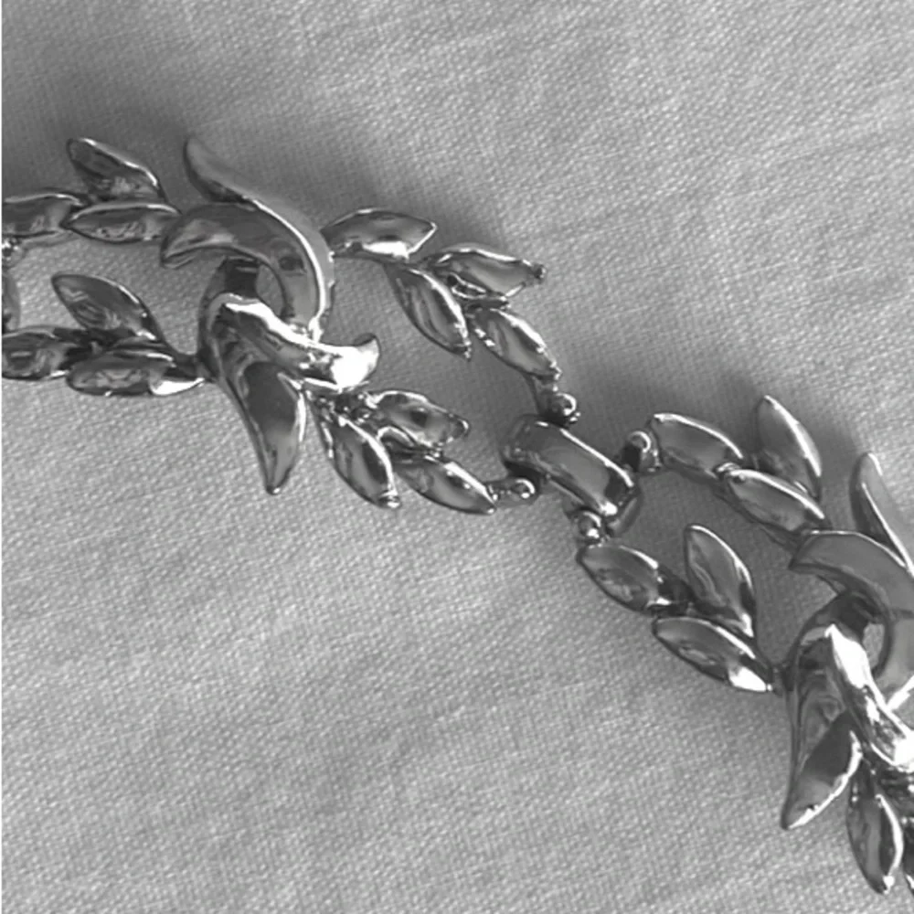 Vintage Coro Silver Tone Choker Style Necklace Signed Leaves Design